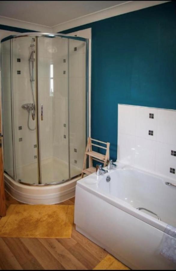 Oak House - Sleeps 10 With Bar & Games * Reighton