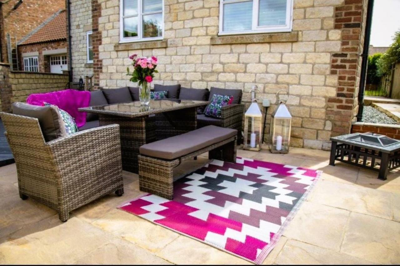 Oak House - Sleeps 10 With Bar & Games Reighton