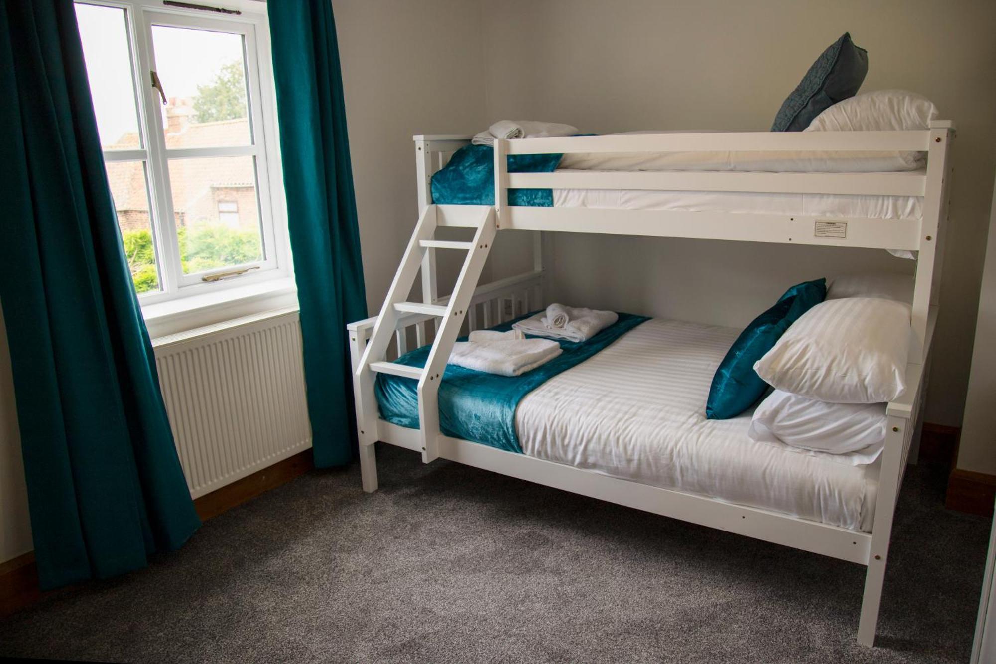 Oak House - Sleeps 10 With Bar & Games Holiday home