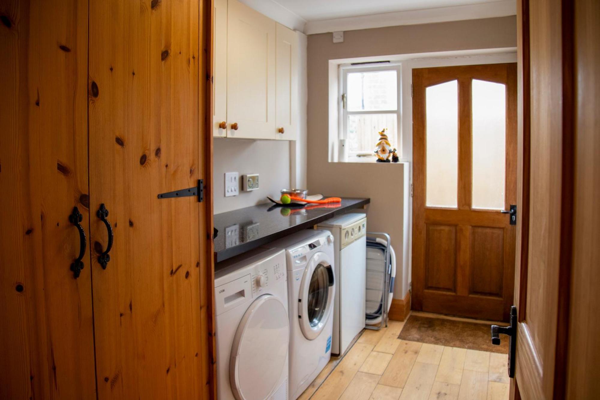 Oak House - Sleeps 10 With Bar & Games * Reighton