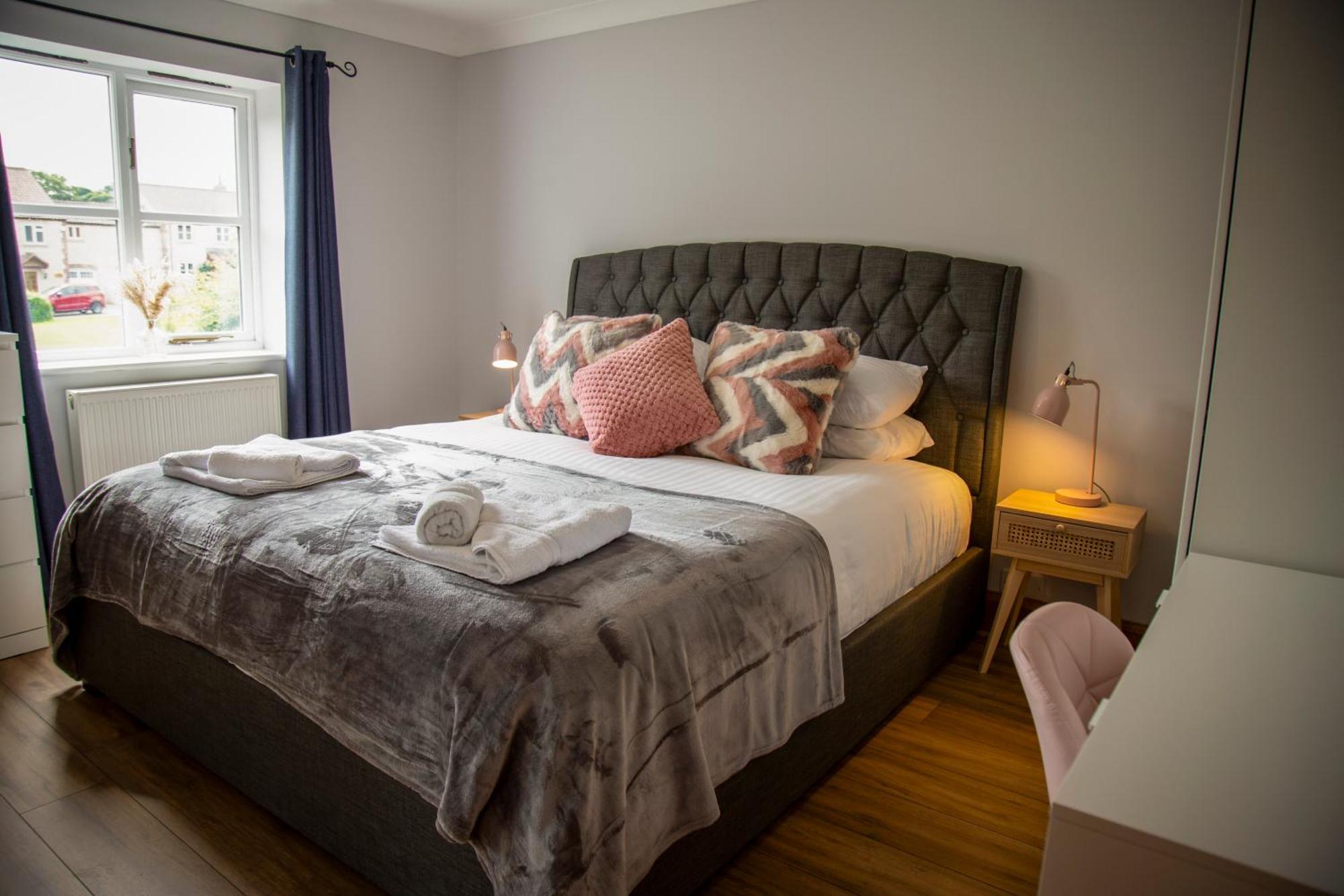 Holiday home Oak House - Sleeps 10 With Bar & Games