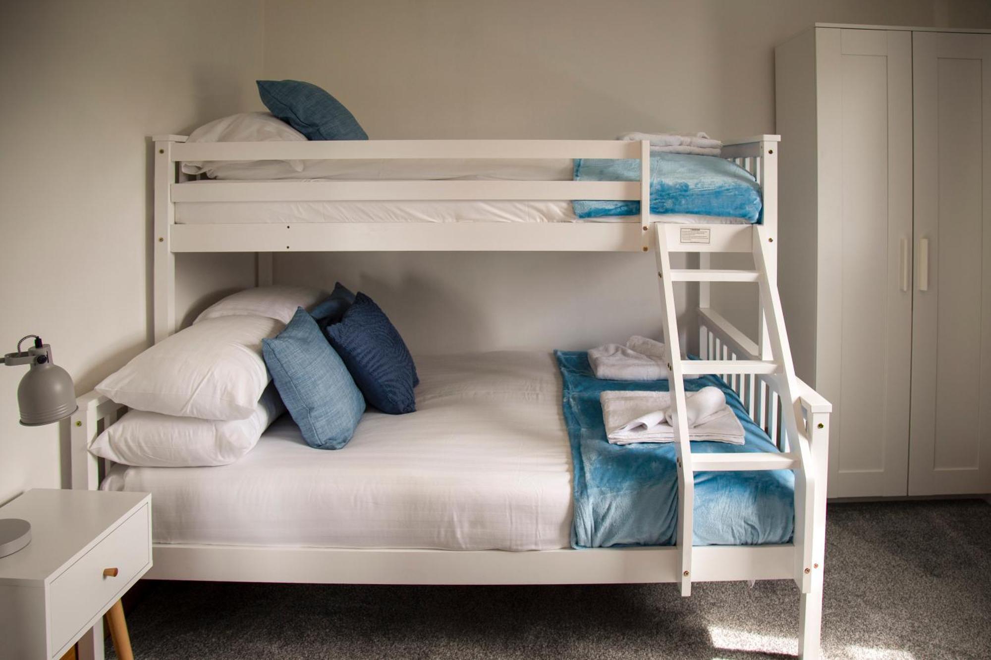 Holiday home Oak House - Sleeps 10 With Bar & Games