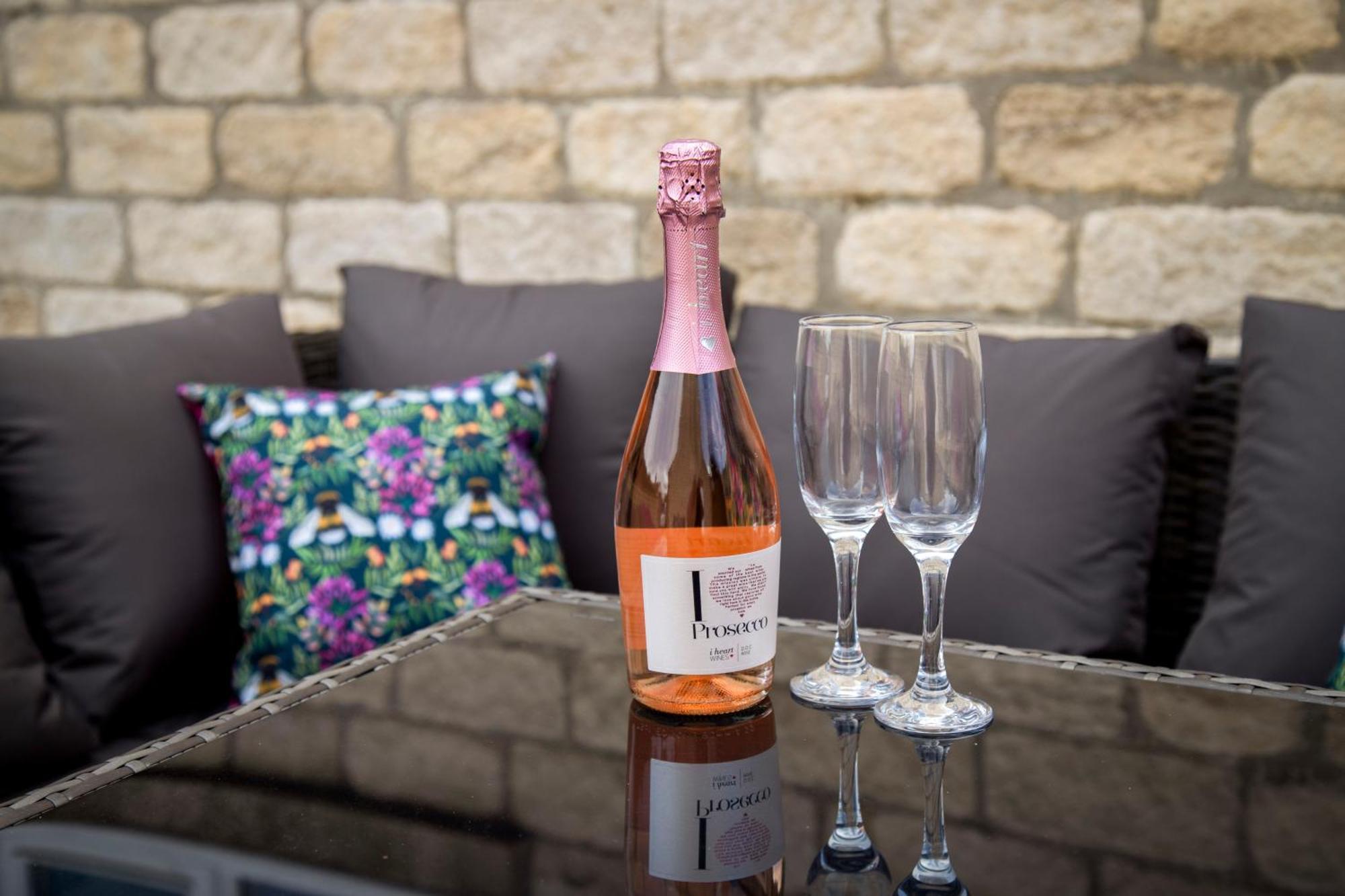 Holiday home Oak House - Sleeps 10 With Bar & Games *