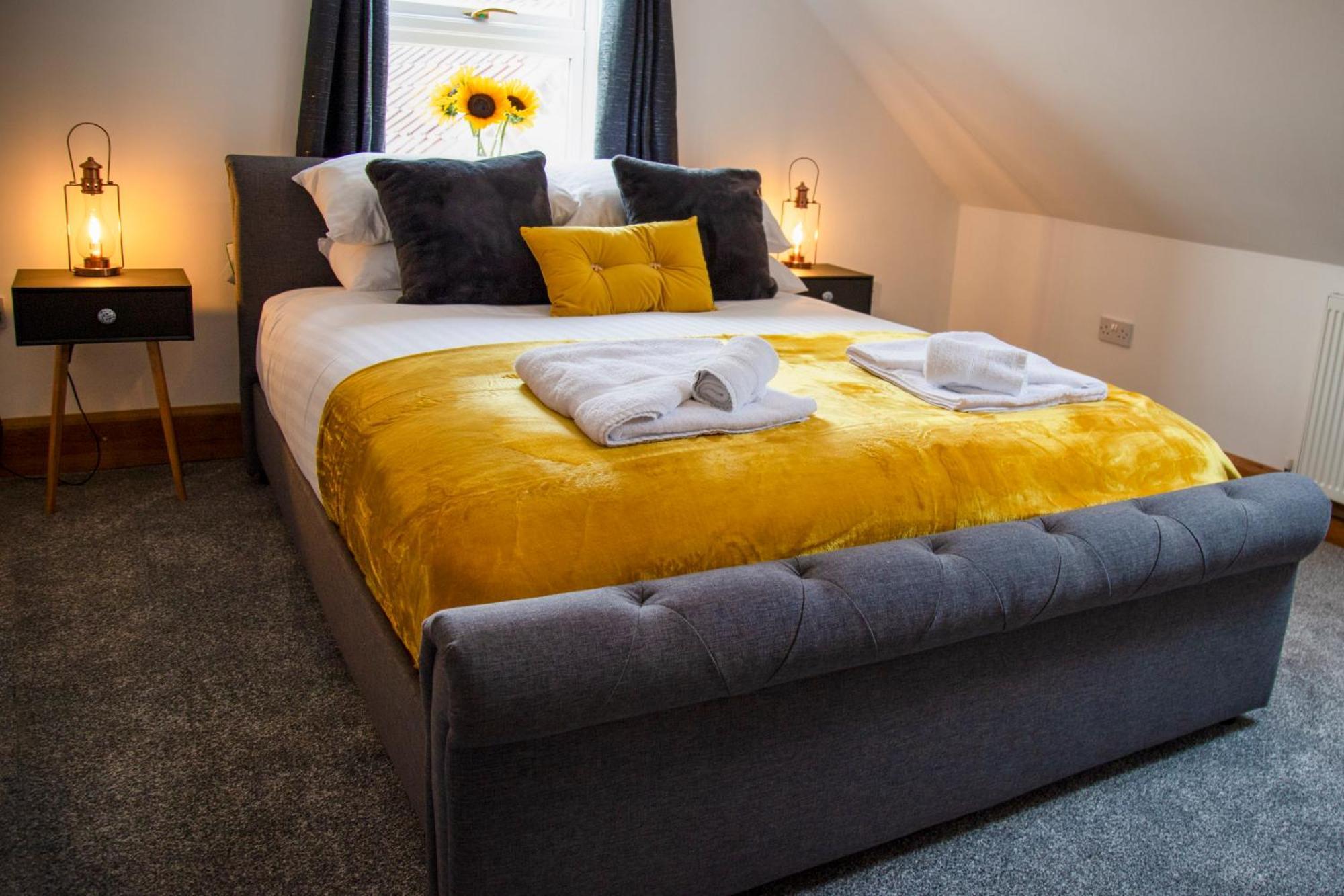 Oak House - Sleeps 10 With Bar & Games * Reighton
