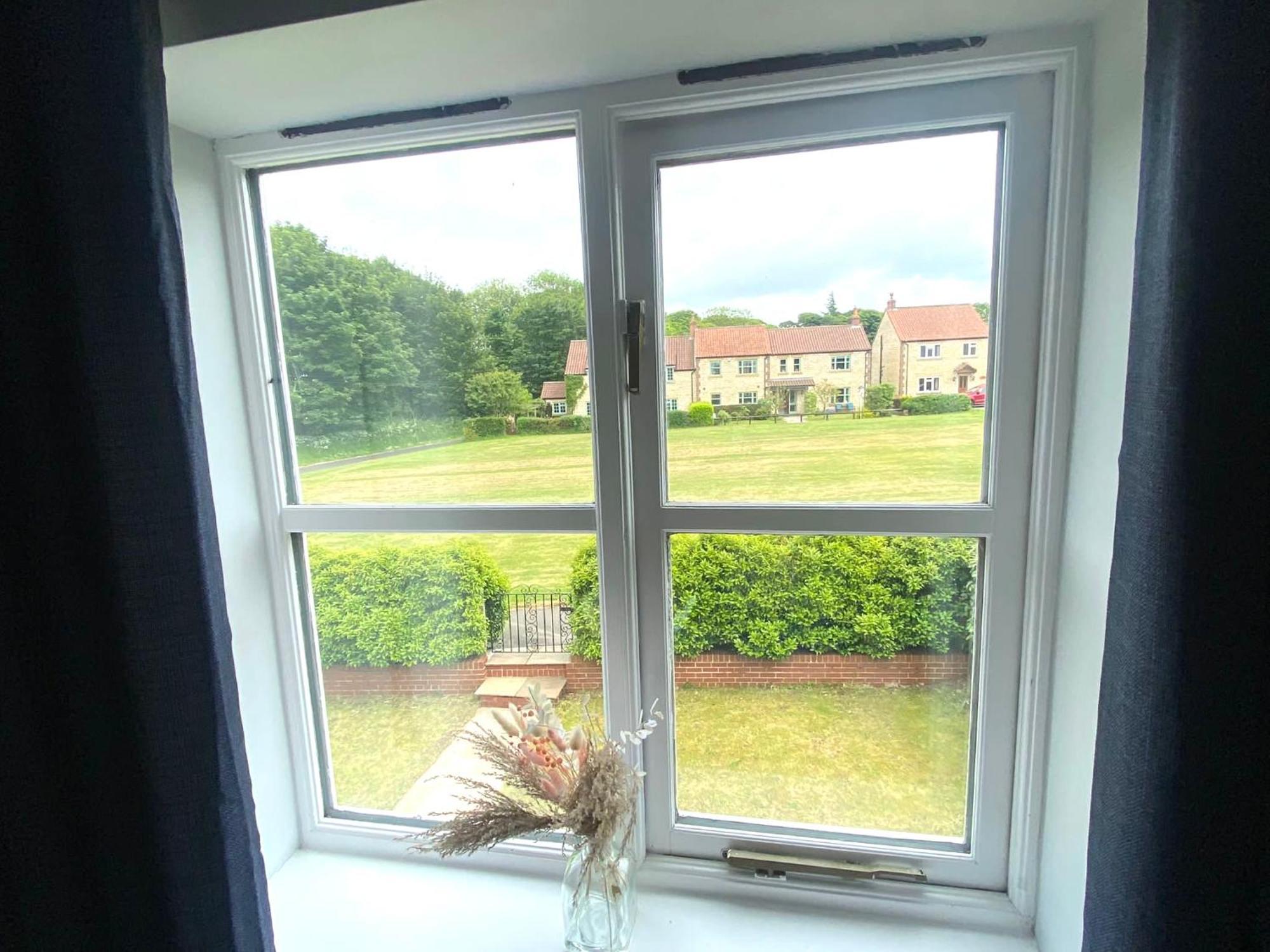 Holiday home Oak House - Sleeps 10 With Bar & Games *