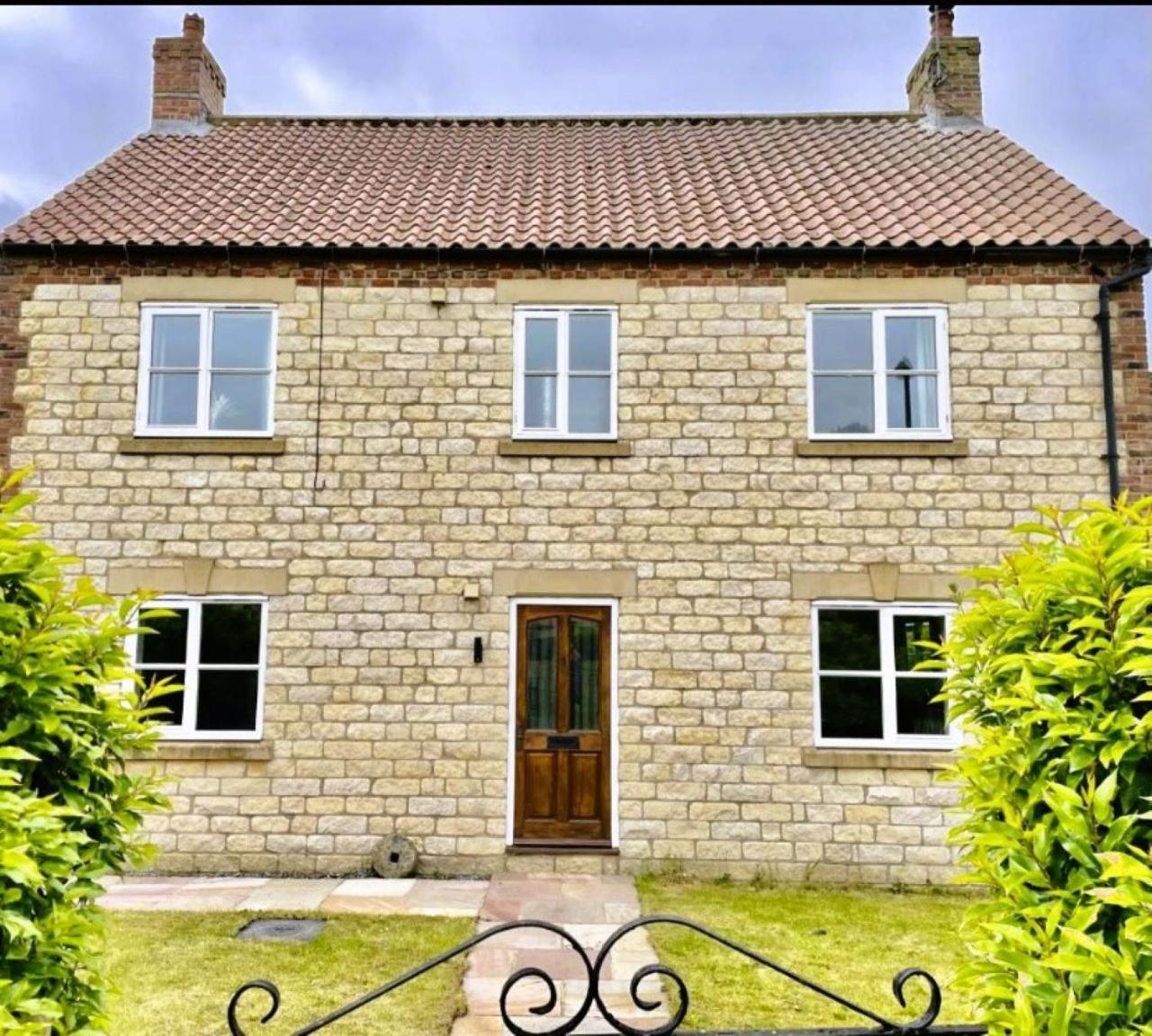 Oak House - Sleeps 10 With Bar & Games